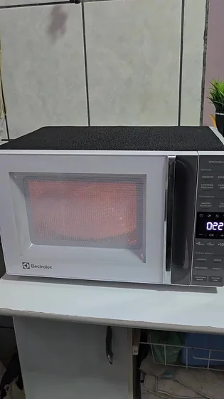 Foto 2 de Micro-ondas Electrolux Prata 23L Efficient ME23S…